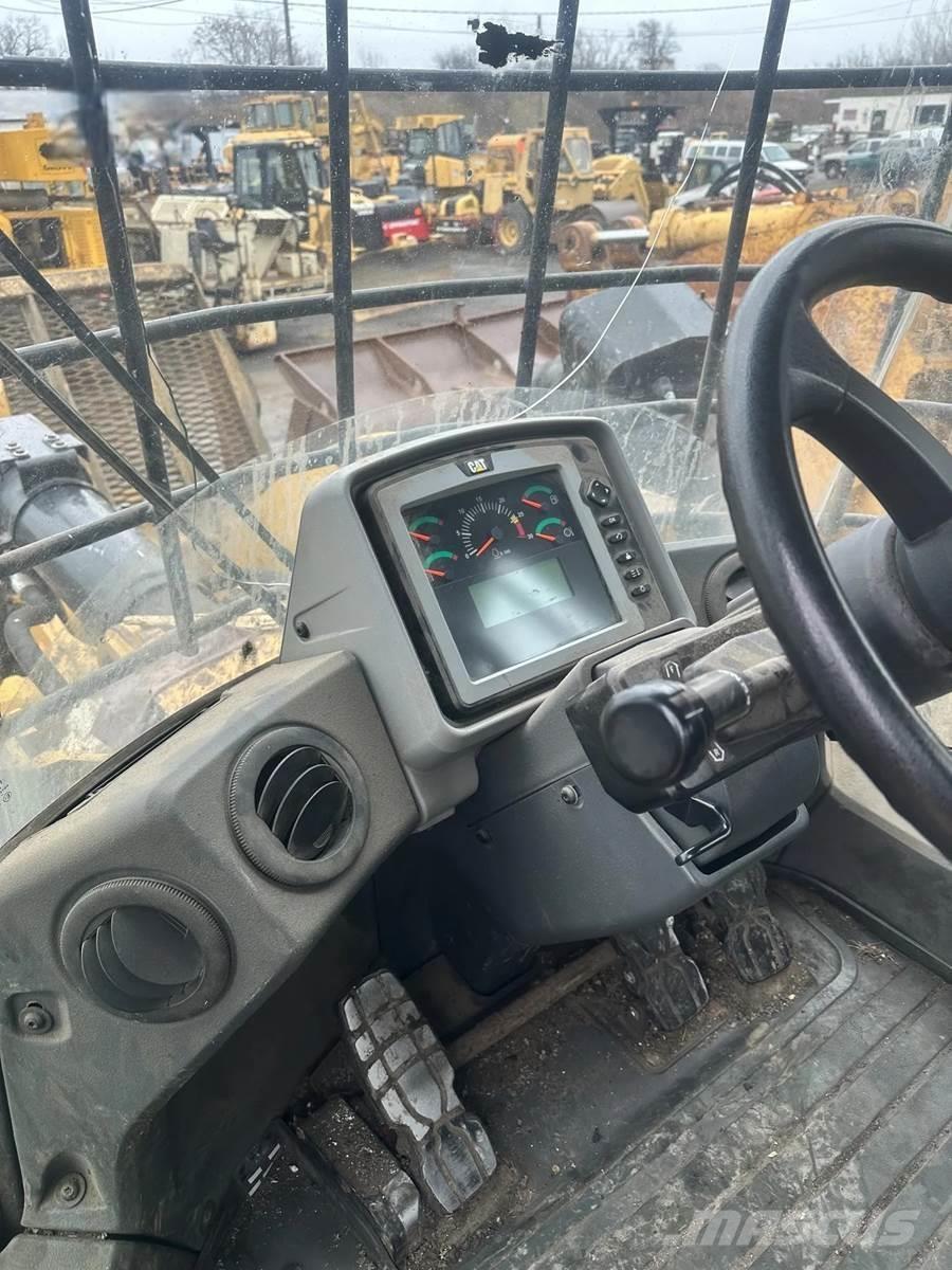 CAT 962K Naudoti ratiniai krautuvai