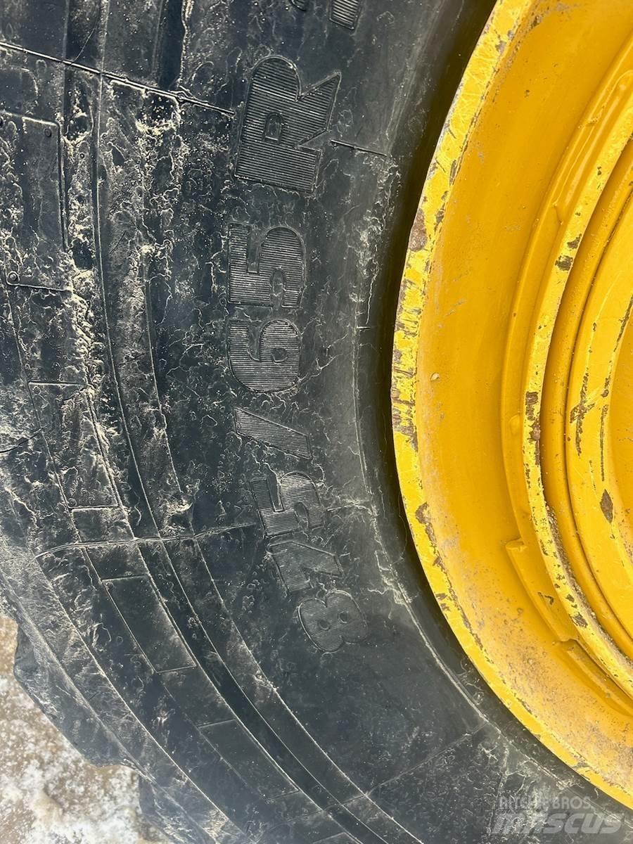 CAT 980M Naudoti ratiniai krautuvai
