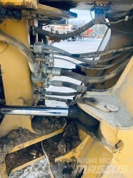 CAT 980M Naudoti ratiniai krautuvai