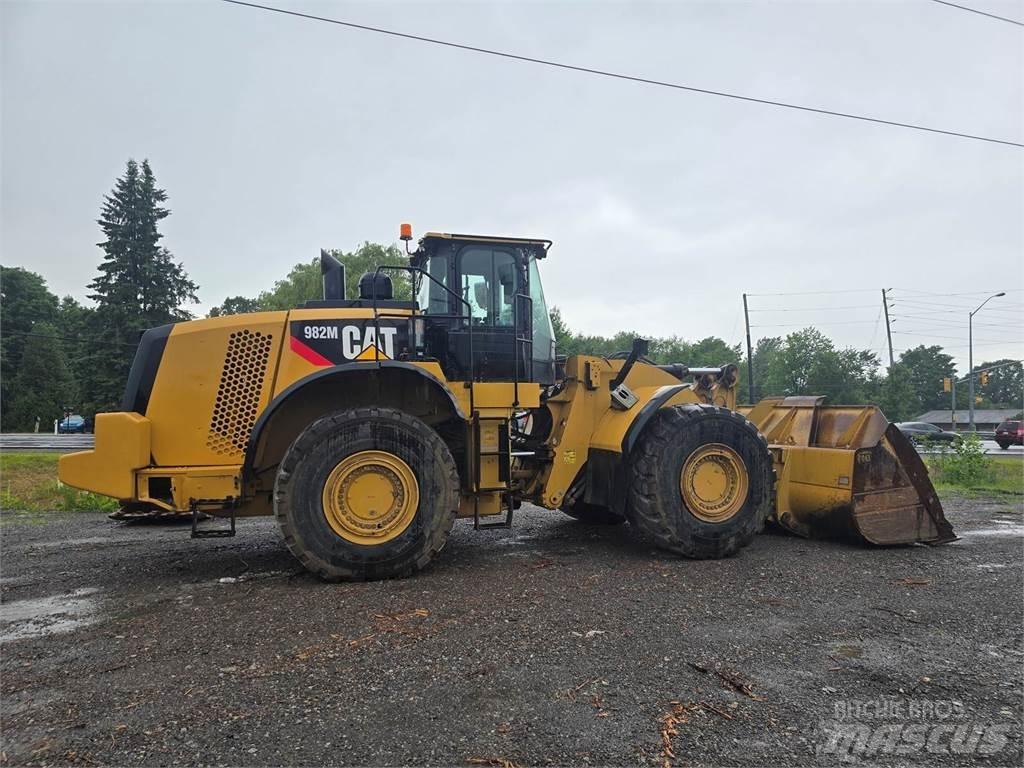 CAT 982M Naudoti ratiniai krautuvai