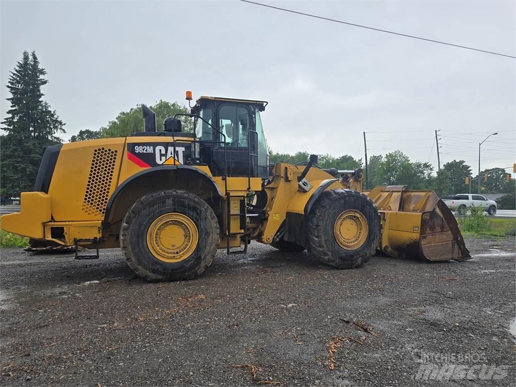 CAT 982M Naudoti ratiniai krautuvai