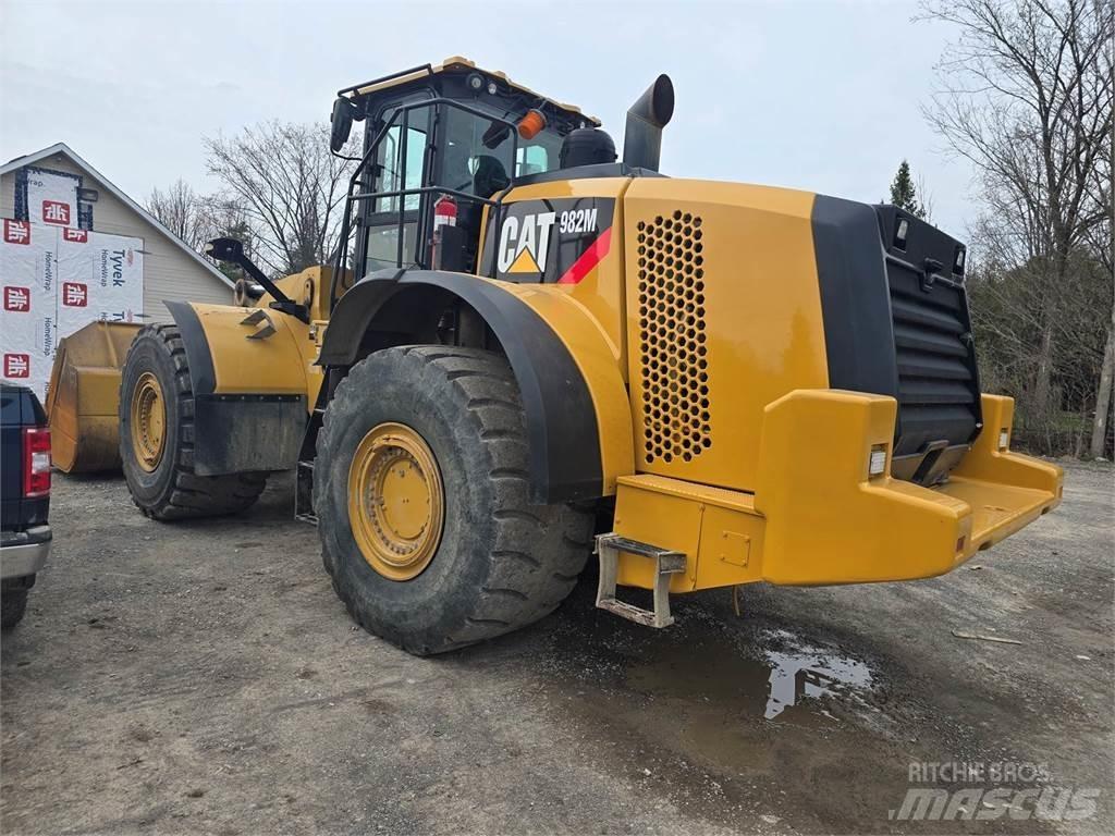 CAT 982M Naudoti ratiniai krautuvai