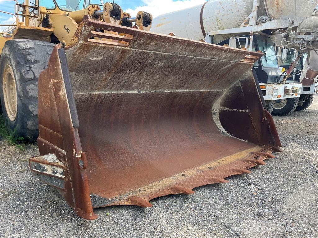 CAT 988B Naudoti ratiniai krautuvai