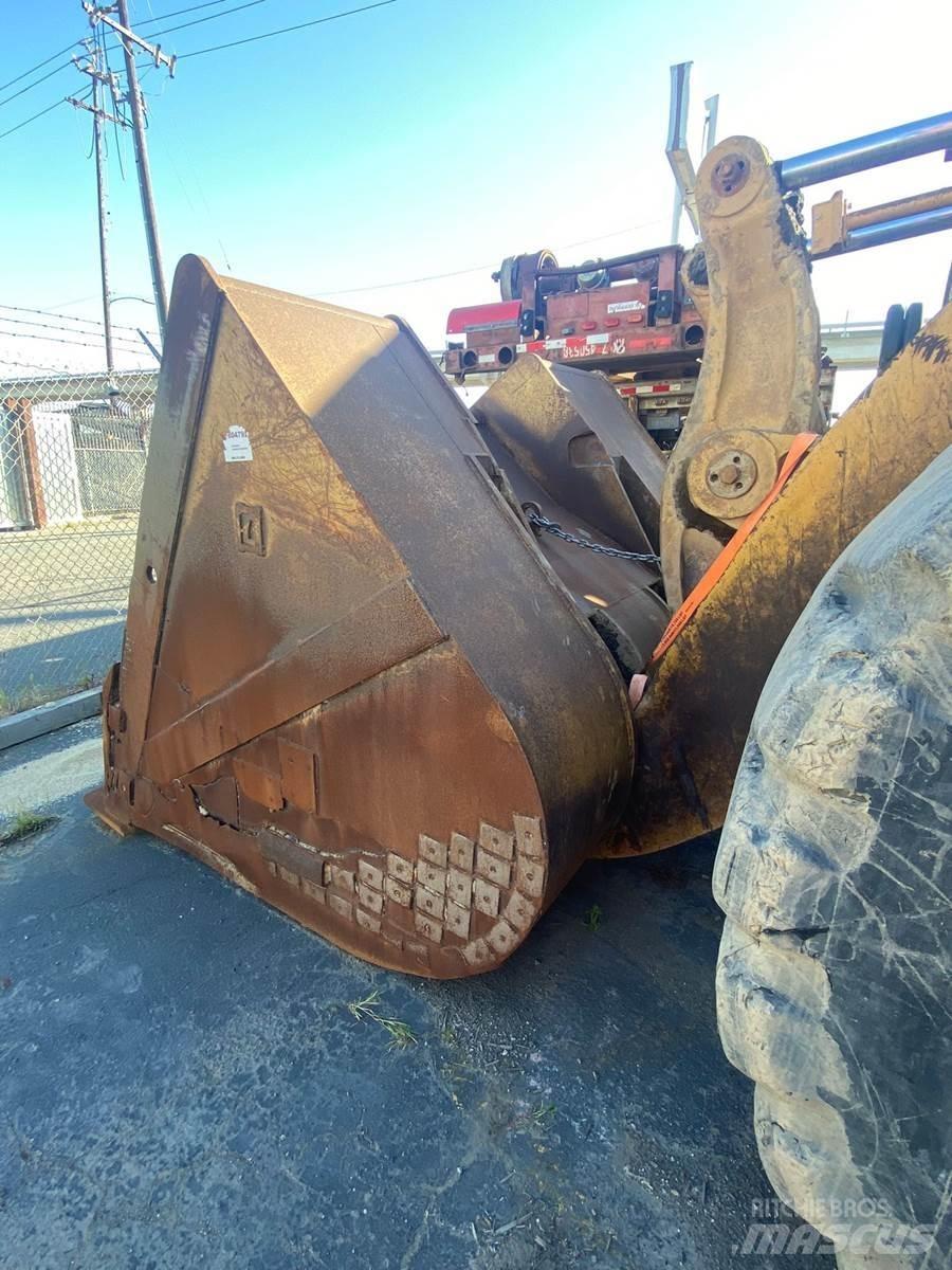 CAT 988F Naudoti ratiniai krautuvai