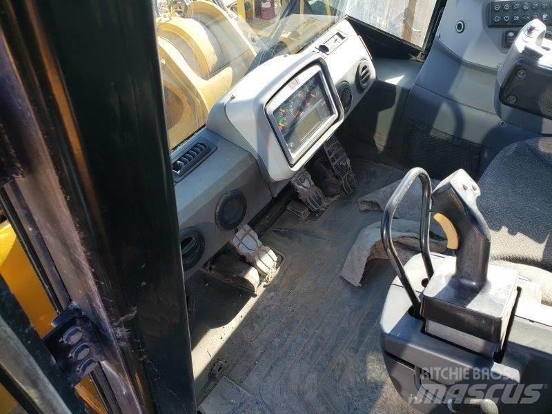 CAT 988K Naudoti ratiniai krautuvai