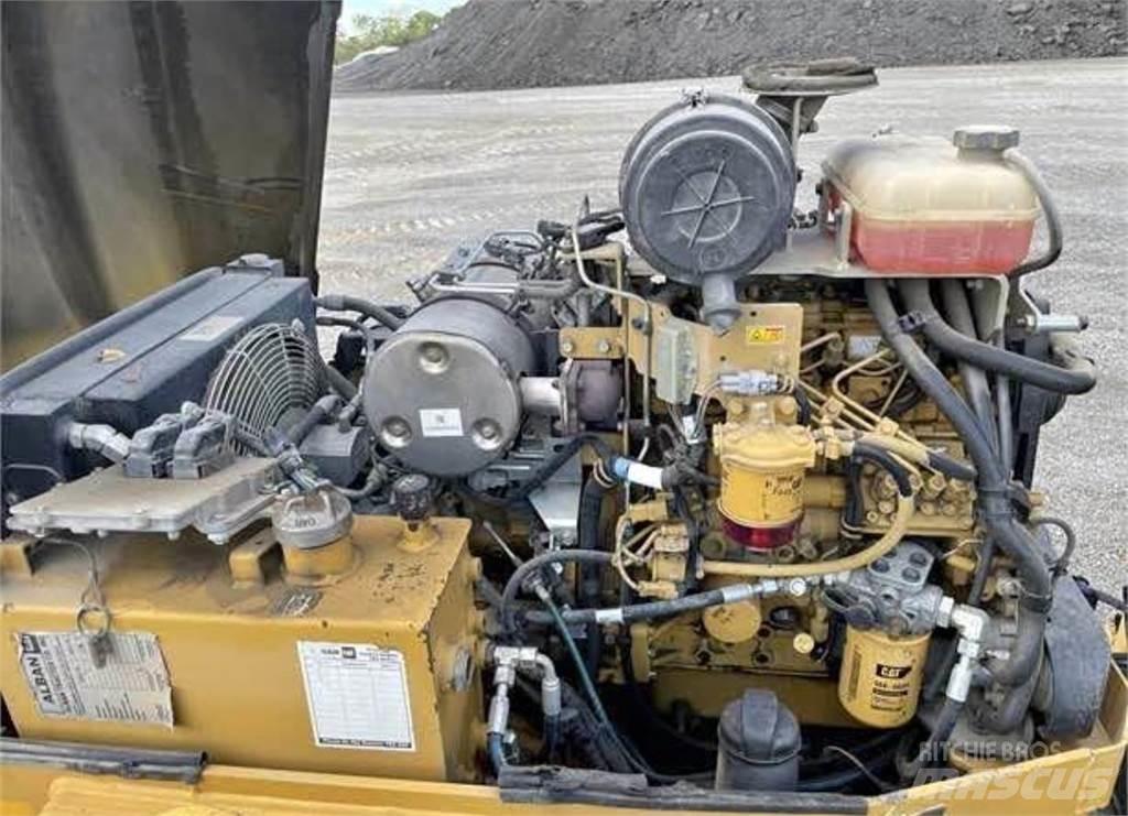 CAT CB34B Vieno būgno volai