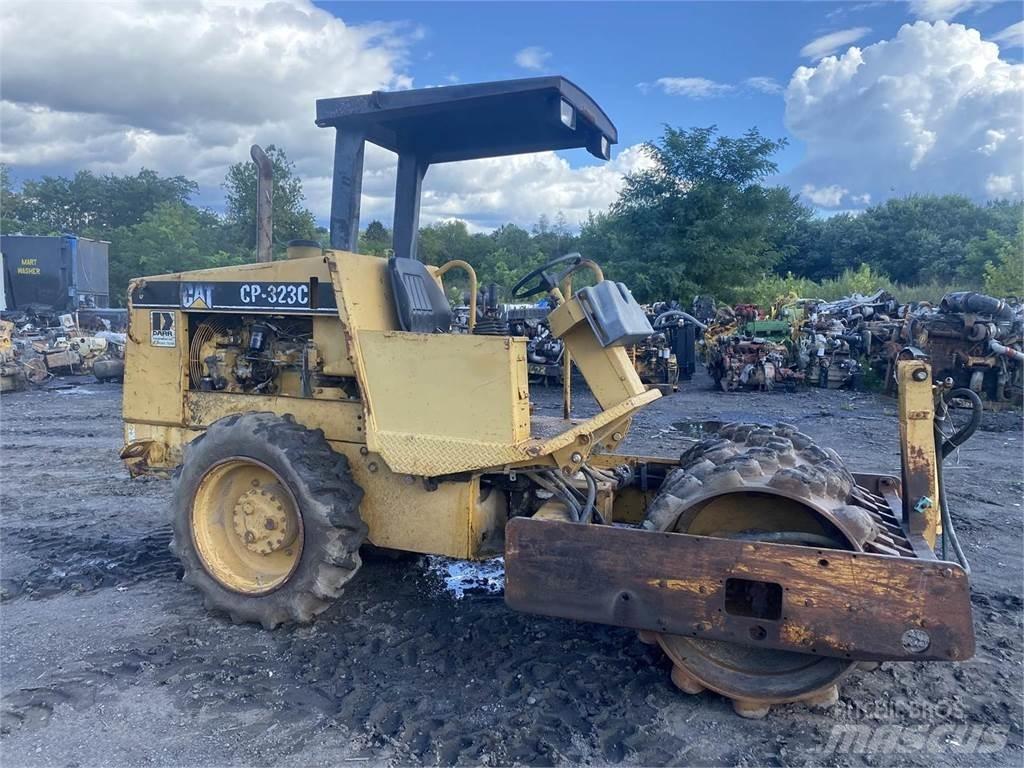 CAT CP323C Gruntiniai volai