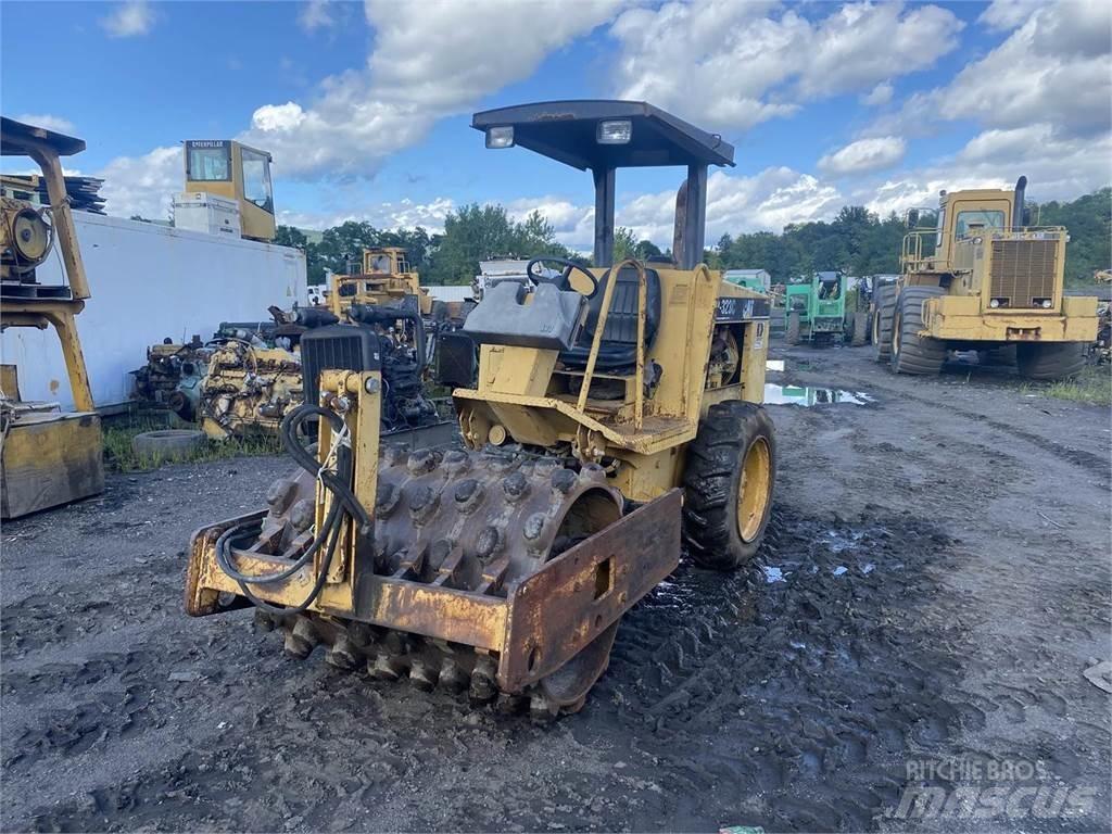 CAT CP323C Gruntiniai volai