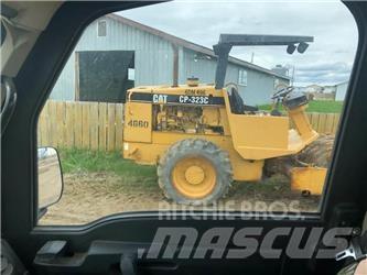 CAT CP323C Gruntiniai volai