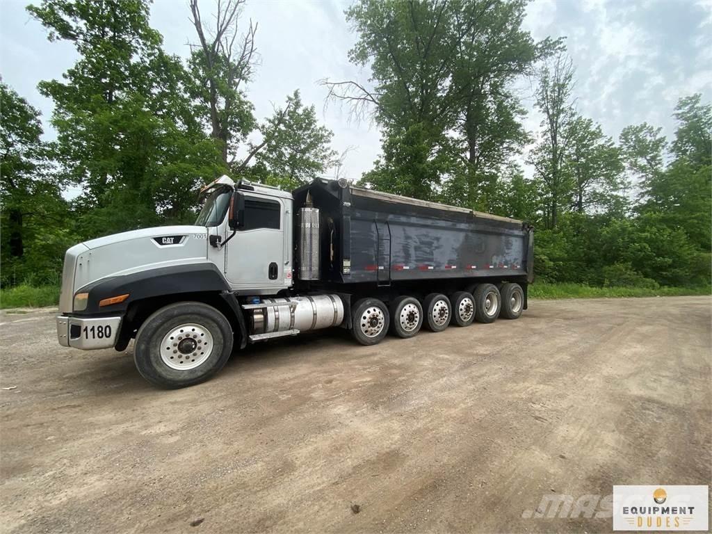 CAT CT660 Savivarčių priekabų vilkikai