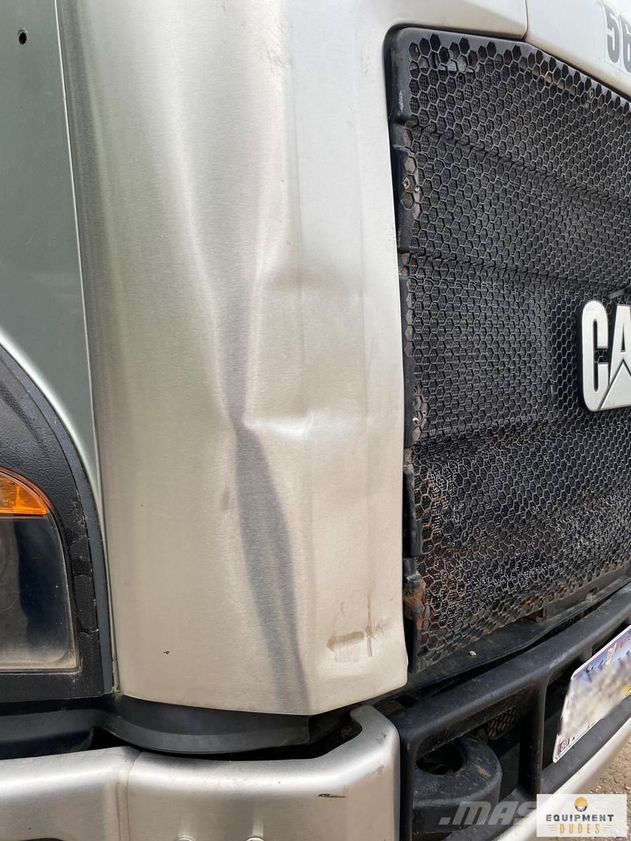 CAT CT660 Savivarčių priekabų vilkikai