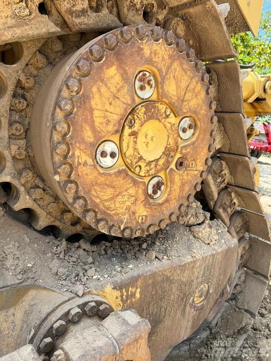 CAT D10T Vikšriniai buldozeriai