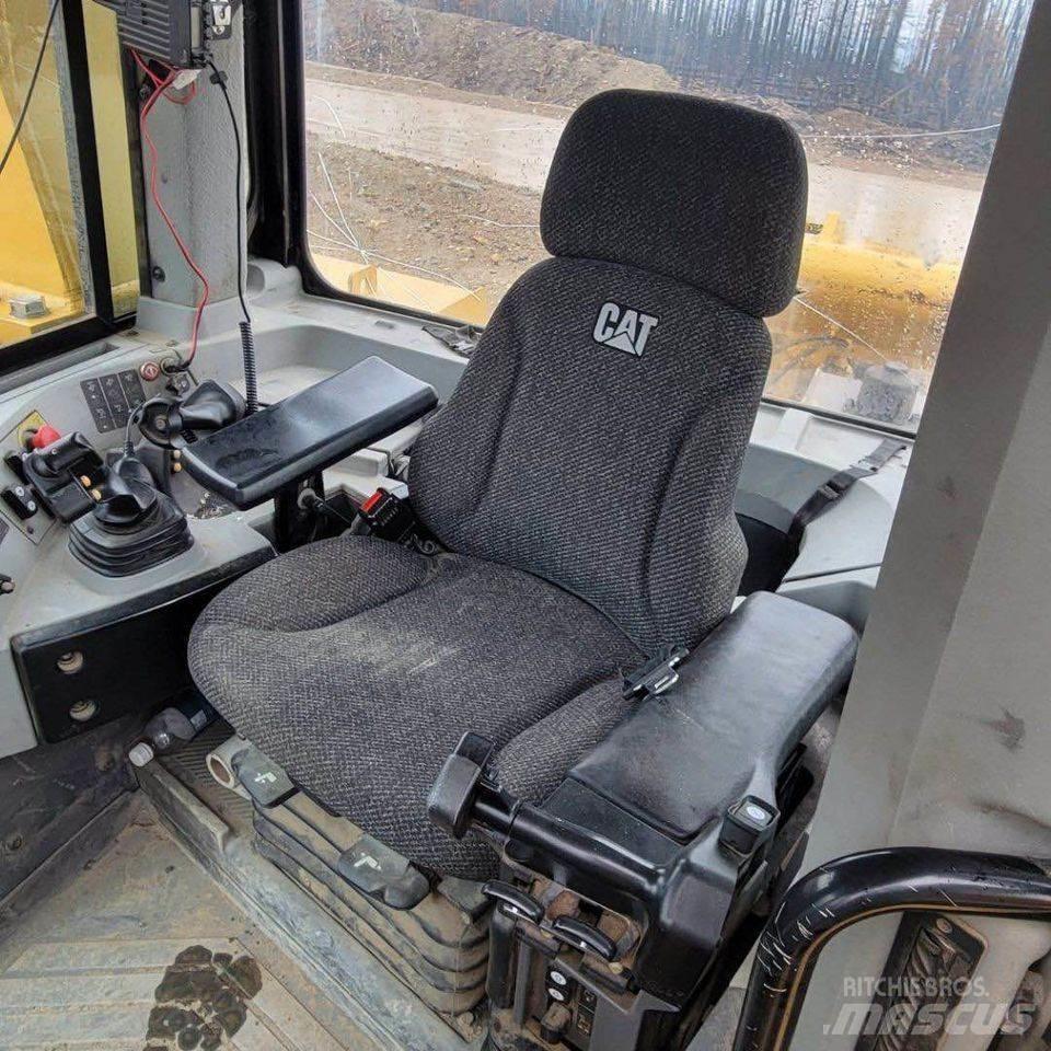 CAT D10T Vikšriniai buldozeriai