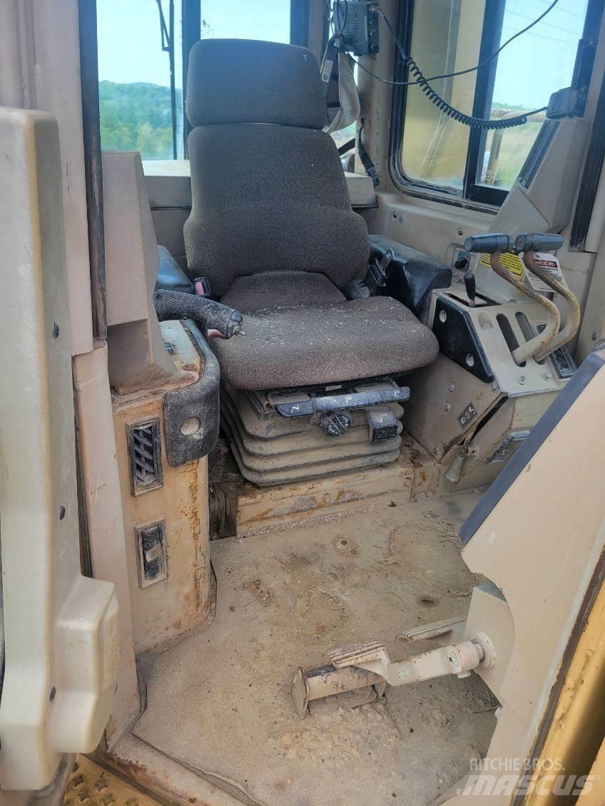 CAT D11N Vikšriniai buldozeriai