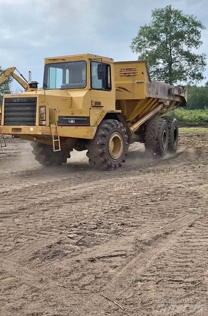 CAT D250B Karjeriniai savivarčiai