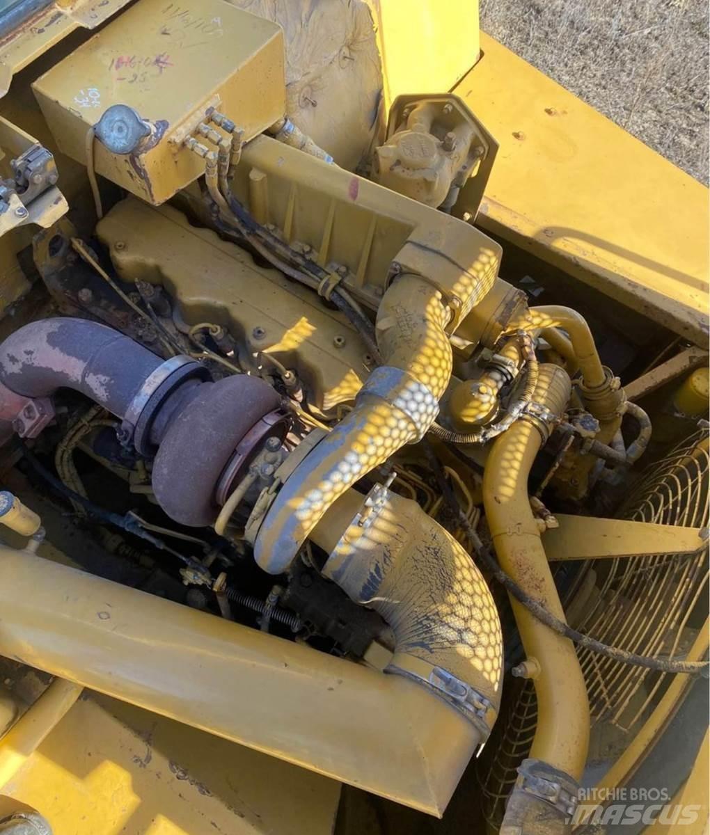CAT D250B Karjeriniai savivarčiai
