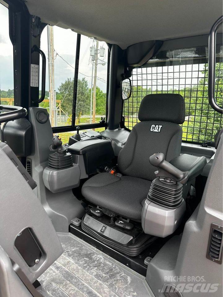 CAT D3 Vikšriniai buldozeriai