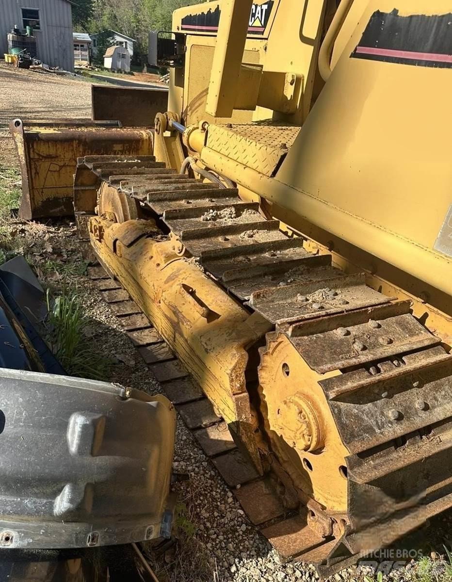 CAT D3B Vikšriniai buldozeriai