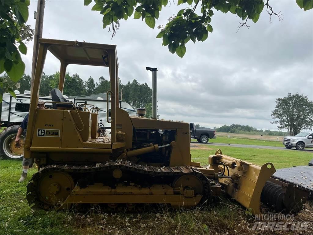 CAT D3B Vikšriniai buldozeriai