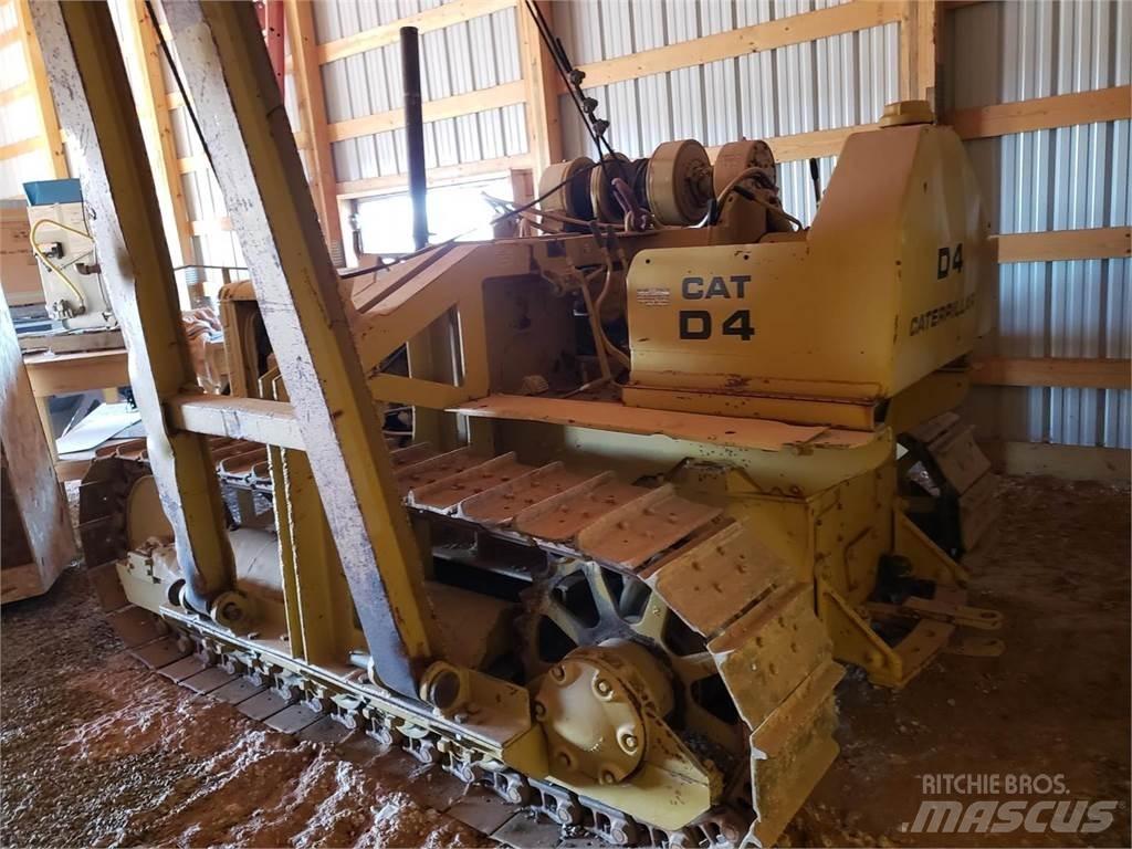 CAT D4 vamzdžių klotuvų buldozeriai