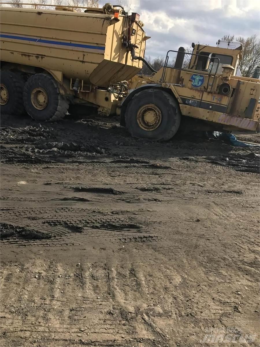 CAT D400 Automobilinės cisternos