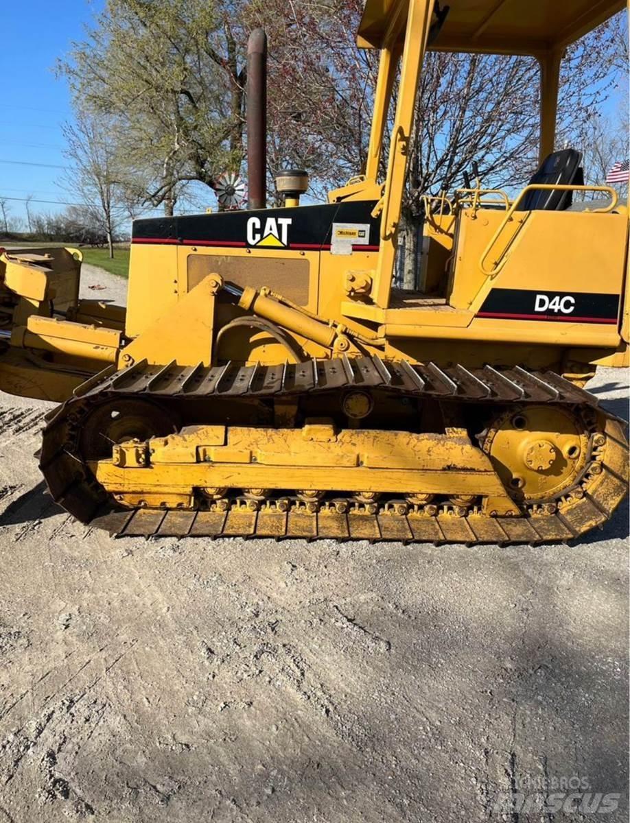 CAT D4C Vikšriniai buldozeriai