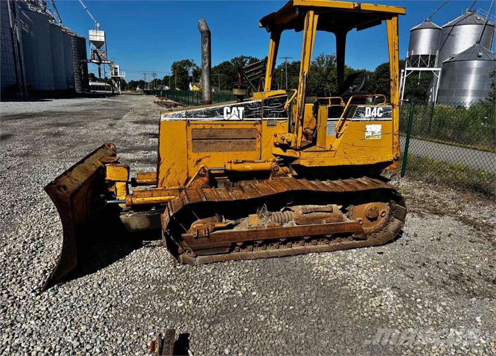 CAT D4C Vikšriniai buldozeriai