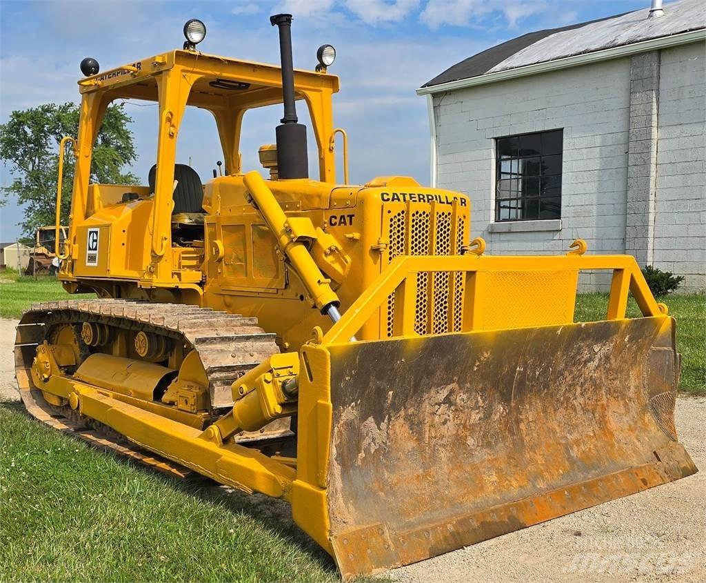 CAT D5B Vikšriniai buldozeriai