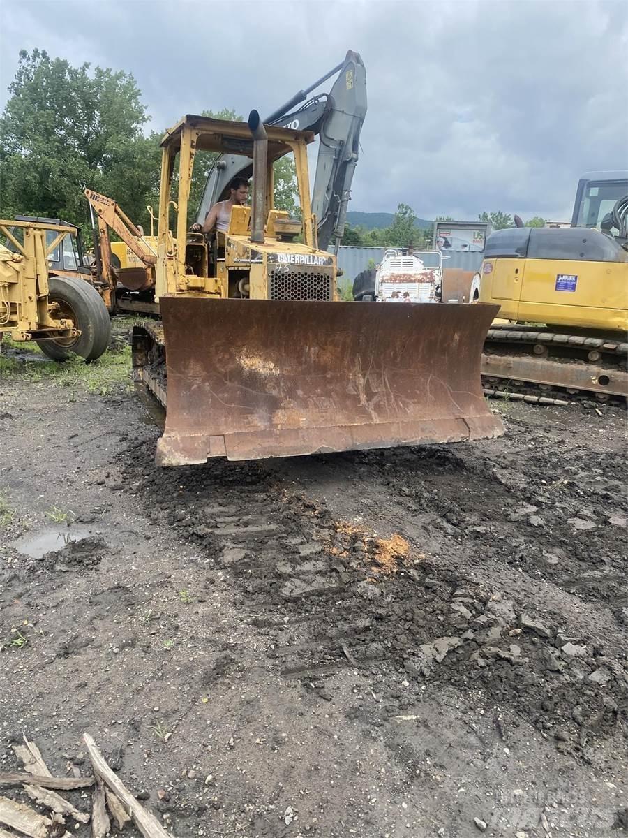 CAT D5C Vikšriniai buldozeriai