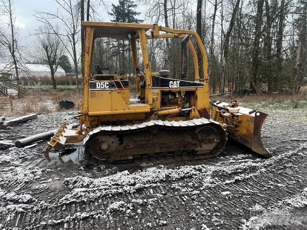CAT D5C Vikšriniai buldozeriai