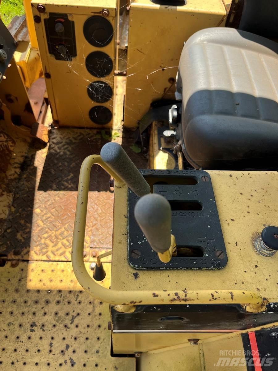 CAT D5C Vikšriniai buldozeriai