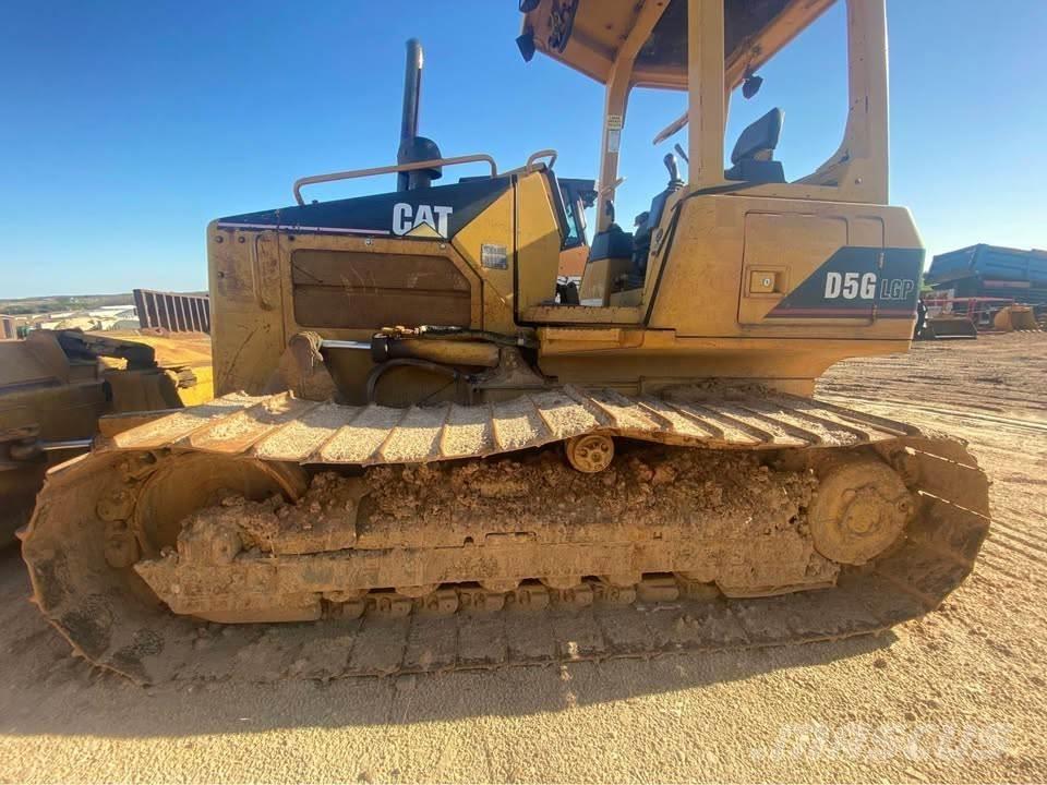 CAT D5G Vikšriniai buldozeriai