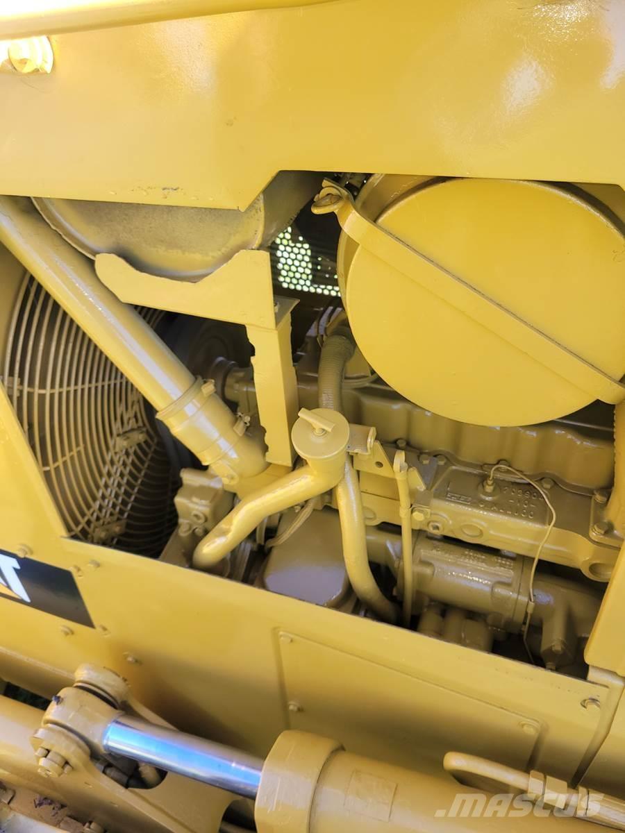 CAT D5H Vikšriniai buldozeriai