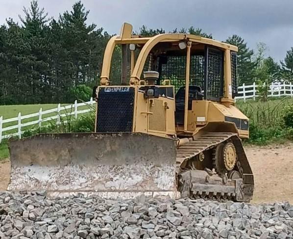 CAT D5M Vikšriniai buldozeriai