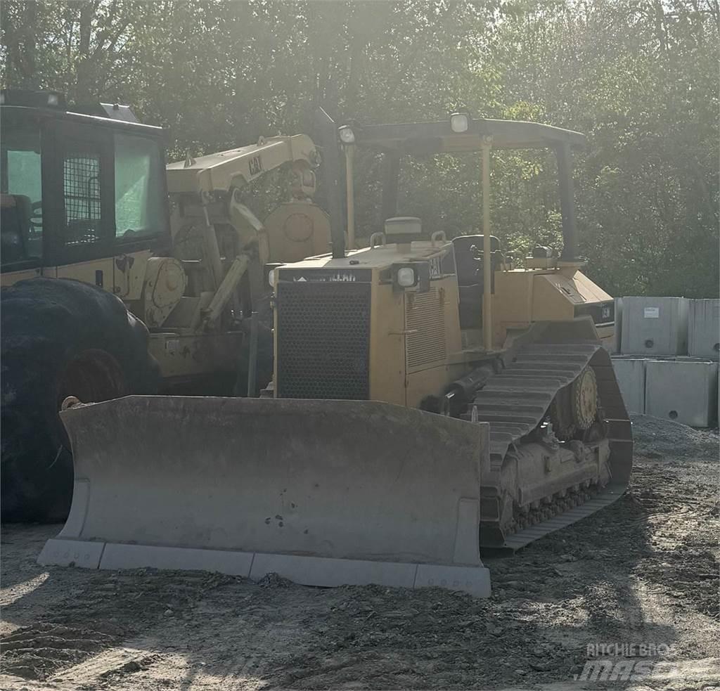 CAT D5M Vikšriniai buldozeriai