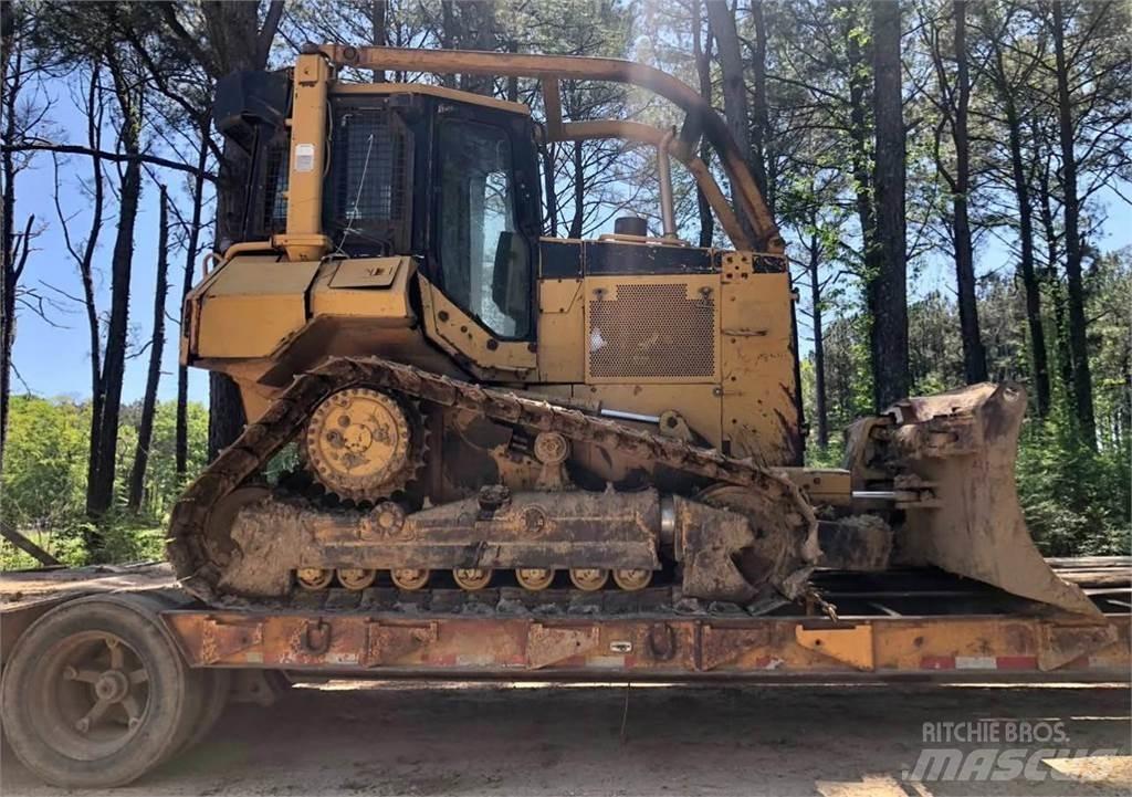 CAT D5M Vikšriniai buldozeriai
