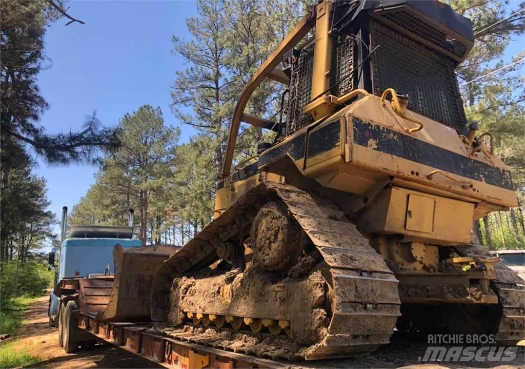 CAT D5M Vikšriniai buldozeriai