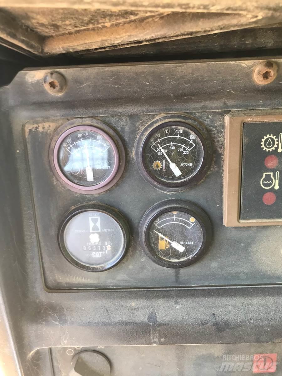 CAT D5M Vikšriniai buldozeriai