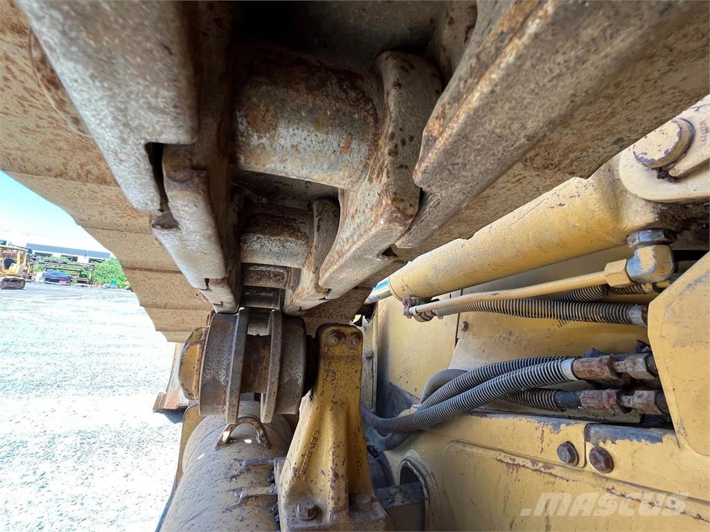 CAT D5N Vikšriniai buldozeriai
