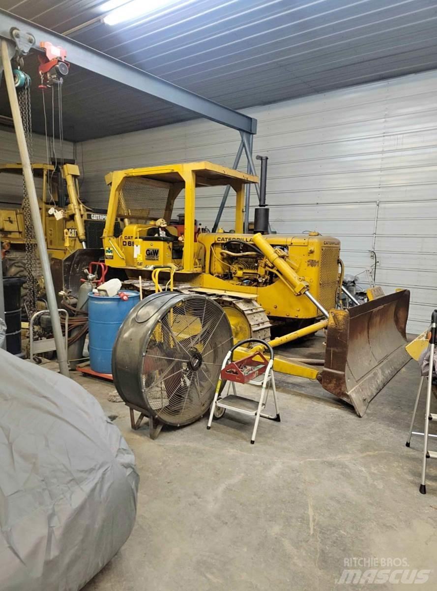 CAT D6B Vikšriniai buldozeriai