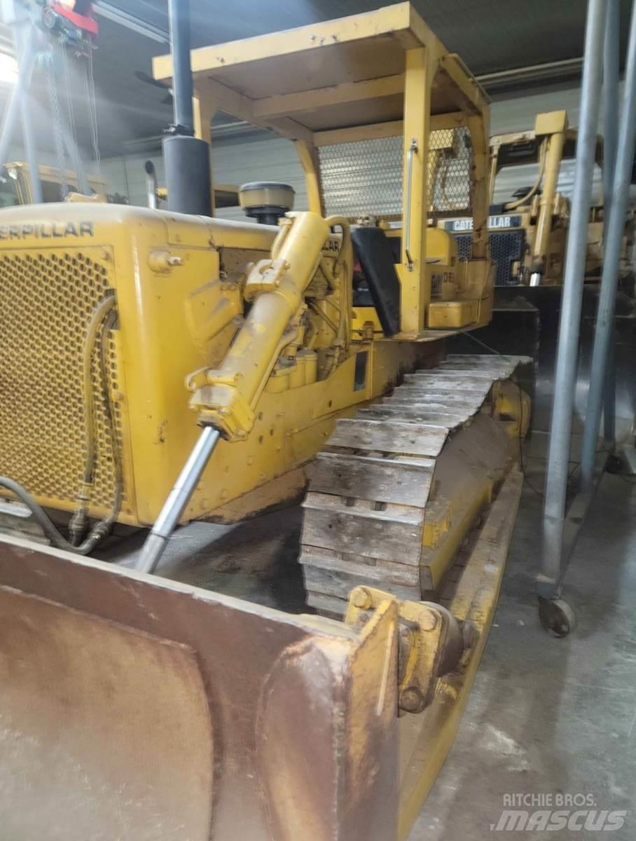 CAT D6B Vikšriniai buldozeriai