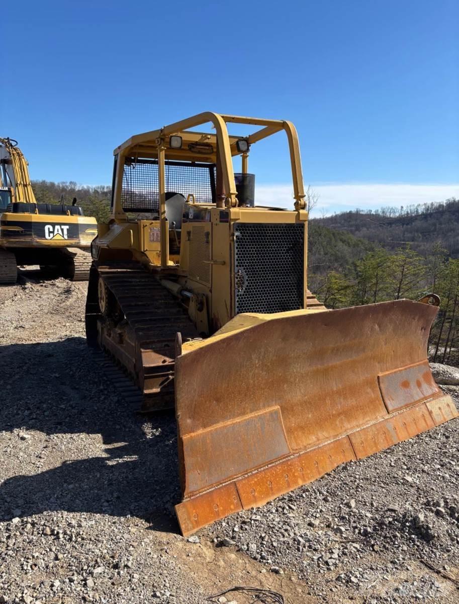 CAT D6M XL Vikšriniai buldozeriai