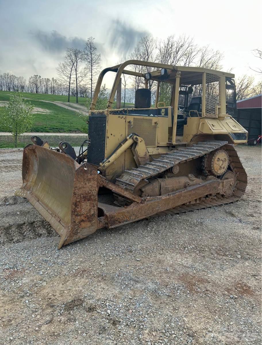 CAT D6M XL Vikšriniai buldozeriai