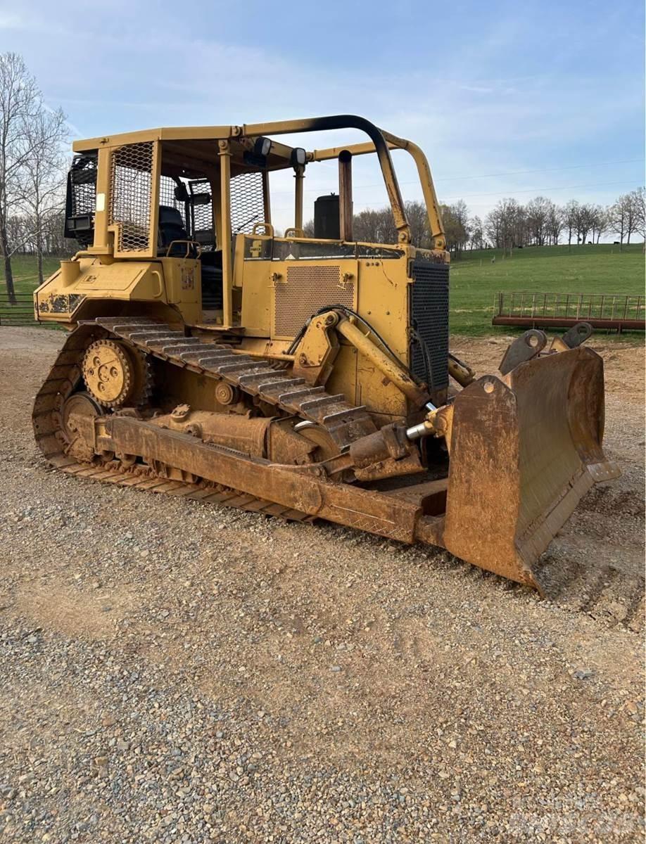 CAT D6M XL Vikšriniai buldozeriai
