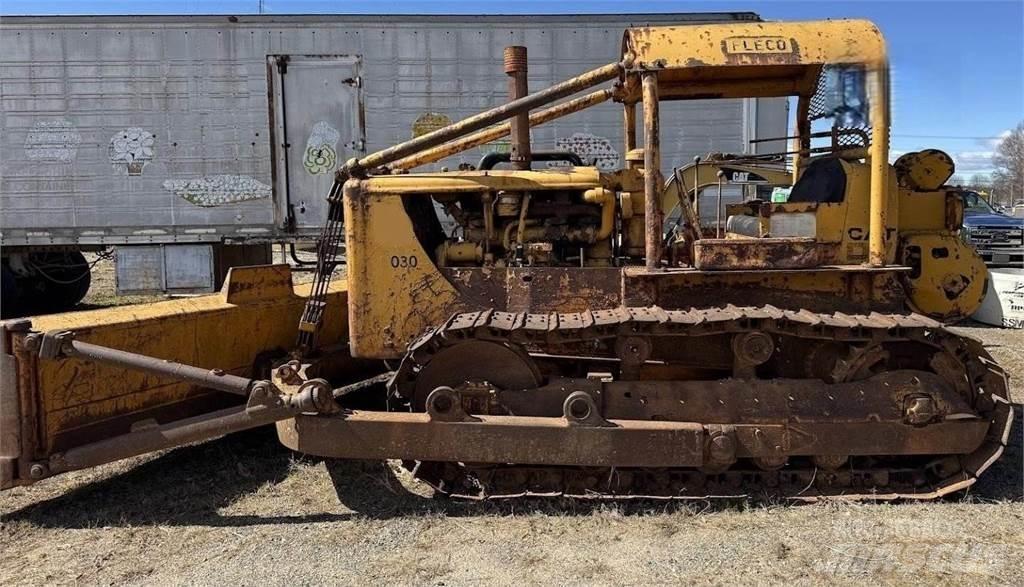 CAT D7 Vikšriniai buldozeriai