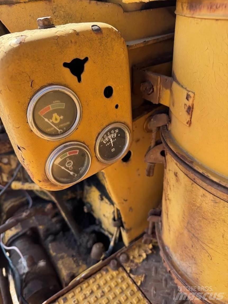 CAT D7 Vikšriniai buldozeriai