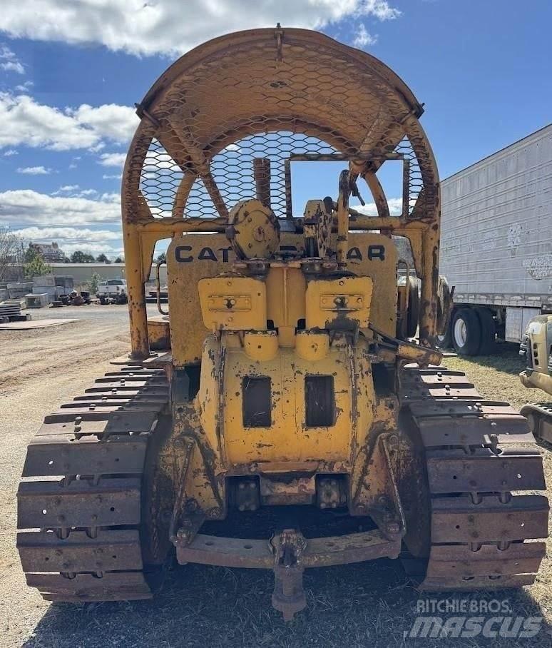 CAT D7 Vikšriniai buldozeriai