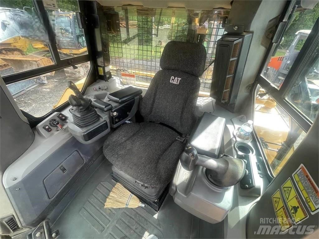 CAT D7E Vikšriniai buldozeriai