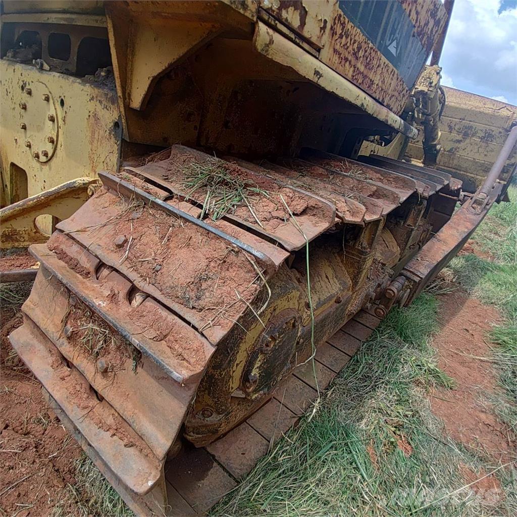 CAT D7E Vikšriniai buldozeriai