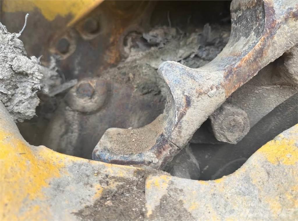 CAT D85E Vikšriniai buldozeriai